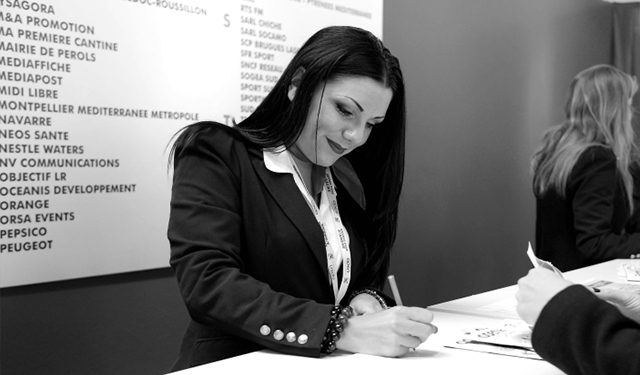 تشغيل مضيفات استقبالات بدون باك وبدون خبرة